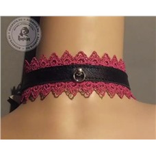 Чёрный ошейник с цикламеновым кружевом и колечком
