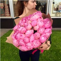 Букет из 35 пионов